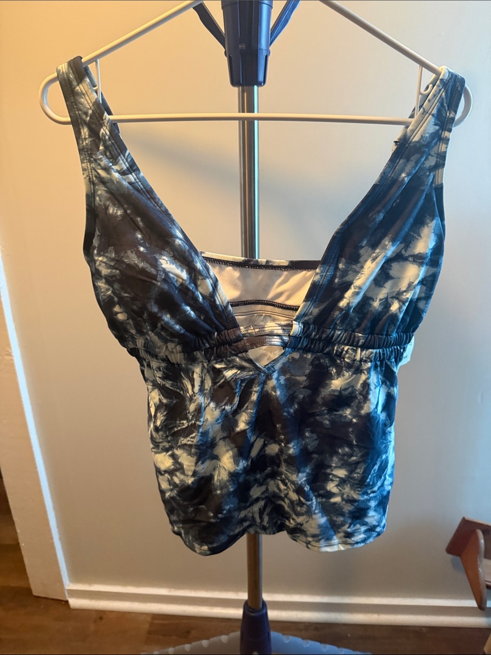 Tie-Dye V-Neck Tankini top